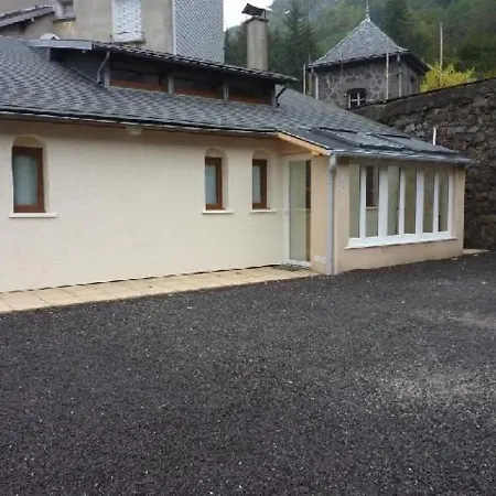 Maison Independante Avec Jardin A Mont-dore - Pres Des Commerces Et Thermes - Fr-1-608-120 * Le Mont-Dore